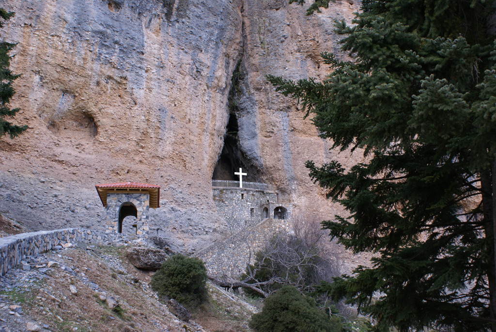 daphnes-hotel-monasteries-churches-panagia-tarsos-1